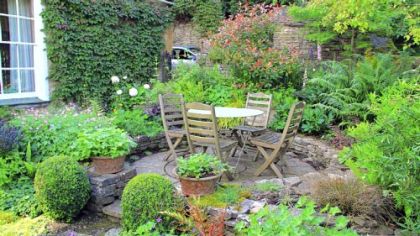 According to Gordon Hayward, people can be engaged by creating a small sitting area among the plants. Here is an area in the Haywards' garden at the cottage in Cotswold Hills, Engalnd.