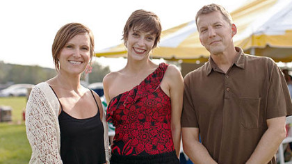 Lisa and Kurt Lorence flank soloist Eva Trapp