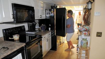 The Cessnas say they aren?t cramped on their houseboat. "Sometimes I have to holler to see where she?s at," said Mr. Cessna, who stands 6 feet 4.