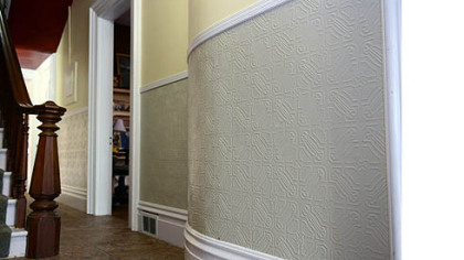 The rounded wall of the entrance hallway.