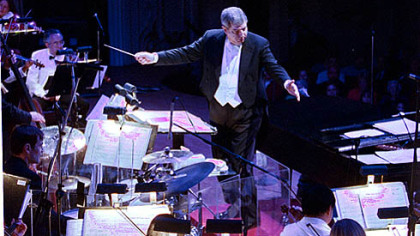 Marvin Hamlisch conducting the Pittsburgh Symphony Orchestra in February 2005.