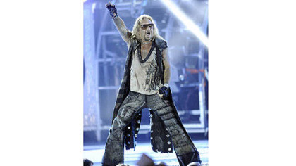 Vince Neil leads Motley Crue at First Niagara Pavilion Sunday night.