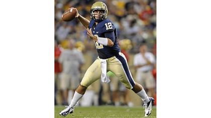 Pitt's Tino Sunseri looks to pass in the loss Saturday against Youngstown State at Heinz Field.