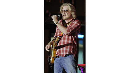 Daryl Hall sings "Family Man" at stage AE.