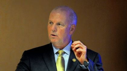 U.S. Attorney David J. Hickton gives an overview of the prescription drug abuse issues in Western Pennsylvania during a seminar presented by the Wecht Institute of Forensic Science and Law at Duquesne University.