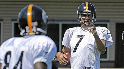 Ben Roethlisberger, right, makes a point with receiver Antonio Brown Wednesday in practice at the team's South Side facility. The receiving corps can expect to be challenged Sunday by a tough Jets secondary.