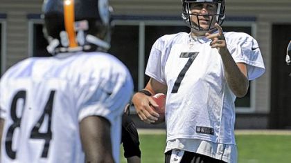 Ben Roethlisberger, right, makes a point with receiver Antonio Brown Wednesday in practice at the team's South Side facility. The receiving corps can expect to be challenged Sunday by a tough Jets secondary.