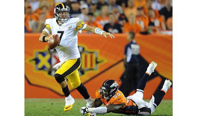 Ben Roethlisberger breaks away from the grasp of Broncos' Von Miller in last night's loss in Denver.