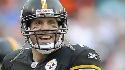 Ben Roethlisberger all smiles after a touchdown pass to Heath Miller.