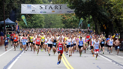 Runners at the start of the 35th annual Great Race on Beechwood Blvd. in Frick Park.