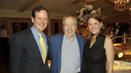 Carl D. Citron (center) with his son Alan (left) and daughter-in-law Susan Citron in 2009.