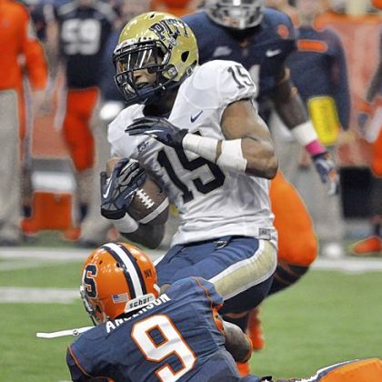 Pitt's Devin Street catches a pass against Syracuse's Ri'Shard Anderson in the second quarter Friday against Syracuse. Street caught 10 passes for 130 yards.