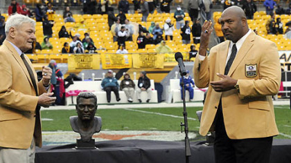 Dermontti Dawson shows off his Hall of Fame ring next to Jack Butler after being recognized at halftime.