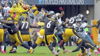 Shaun Suisham kicks the winning field goal against the Eagles in the fourth quarter Sunday at Heinz Field.