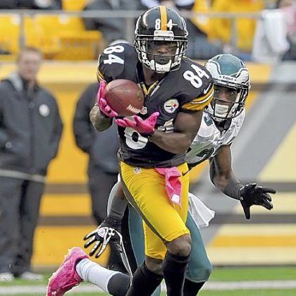 The Steelers' Antonio Brown pulls in a pass against the Eagles in the second quarter Sunday at Heinz Field.