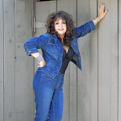 It's not the Oasis, but Maria Muldaur will perform at Moondog's Sunday night.