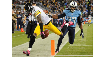 The Steelers' Mike Wallace scores a touchdown in the first quarter against the Titans.