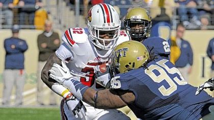 Pitt's Khaynin Mosley-Smith tries to take down Louisville's Senorise Perry in the first quarter Saturday at Heinz Field.