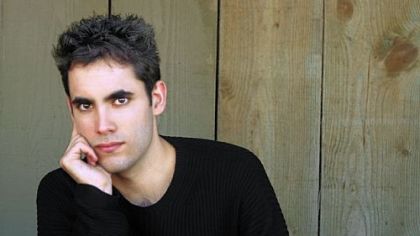 Illusionist and West Mifflin native Michael Grandinetti will pay a visit to his hometown Saturday.