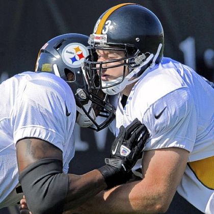 Steelers tight end Heath Miller, right, goes through blocking drills with Leonard Pope during practice on the South Side.