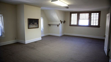 An upstairs recreational room.