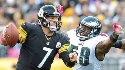 Ben Roethlisberger scrambles under pressure by Eagles defensive end Trent Cole Sunday at Heinz Field.