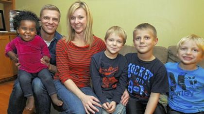 Rob and Amanda Szenyeri with their children, from left, Mae, 20 months, Hank, 6, Eli, 9, and Trey, 4.