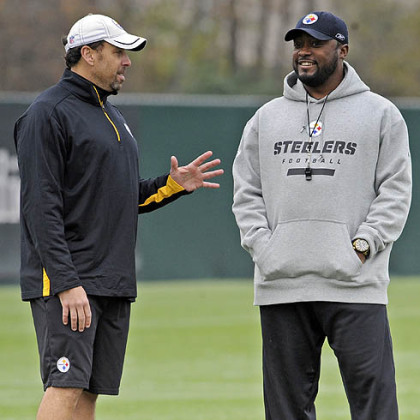 Steelers offensive coordinator Todd Haley talks with head coach Mike Tomlin during practice at the team''s South Side Facility.