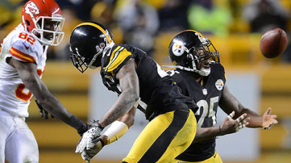 Steelers' Ryan Clark breaks up pass intended for the Chiefs' Dwayne Bowe