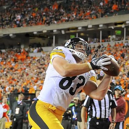 Tight end Heath Miller catches a 2-point conversion after scoring a touchdown in the second quarter against the Bengals.