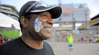 Former Pittsburgh Steeler Robin Cole is one of the founders and organizers of the Man Up 2012 Father's Day 5/10k run and walk. Mr Cole founded the Obediah Cole Foundation for Prostate Cancer in honor of his father.