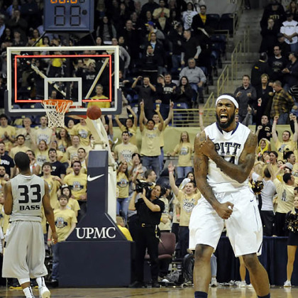 Pitt's J.J. Moore celebrates at the buzzer after defeating Oakland 72-62 in overtime.