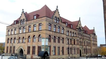 The building used for the Fifth Avenue School Lofts was built in 1894.