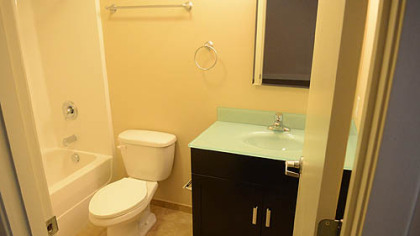 The bathroom of Fifth Avenue School Lofts.