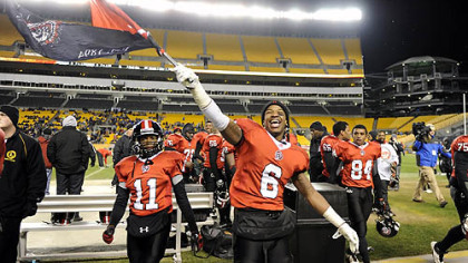Aliquippa's Dravon Henry carries against Washington Friday in the WPIAL class AA championships at Heinz Field.