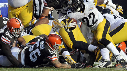 The Steelers' Chris Rainey scrambles for a touchdown at the end of the first quarter.