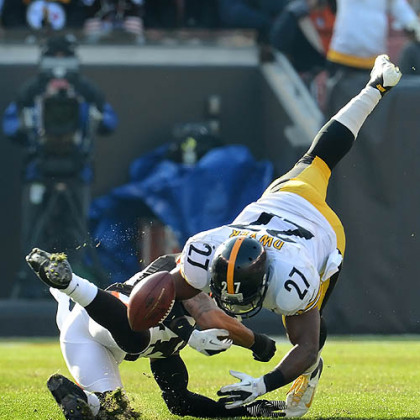 The Steelers' Jonathan Dwyer fumbles the ball against the Browns in the first half.