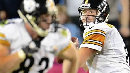 Ben Roethlisberger looks to pass against the Titans, with Heath Miller in the foreground.