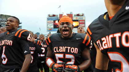 Dyron Davenport (center) hypes up his teammates before the WPIAL Class A championship game Friday at Heinz Field. The Bears set a Pennsylvania record with its 60th consecutive victory, a 58-21 win against Sto-Rox.