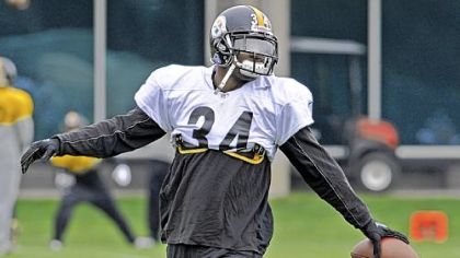 Rashard Mendenhall goes through drills during a recent Steelers practice.