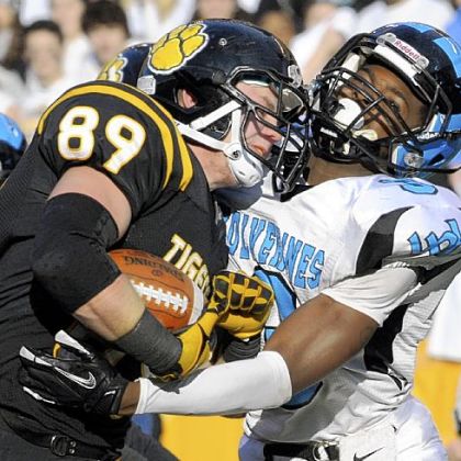 North Allegheny's Zach Lyon goes through Woodland Hills' Trevon Mathis to score a touchdown in WPIAL title game.