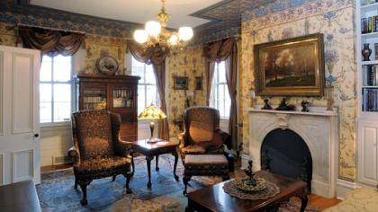 The living room at 2115 Rockledge St., has restored light fixtures. The new medallion in the ceiling was hand-painted by Spring Hill artist Linda Wallen.