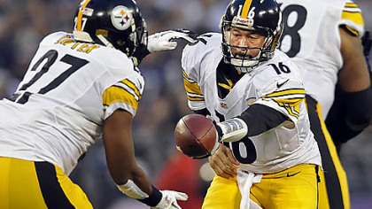 Steelers quarterback Charlie Batch hands off to Jonathan Dwyer against the Ravens in the first quarter Sunday in Baltimore.