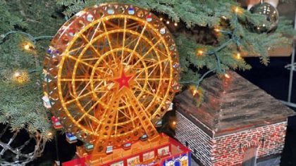 A detail from the World's Fair tree.