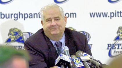 Beano Cook speaks after having a room dedicated to him in the new Peterson Event Center at Pitt. Mr. Cook died Oct. 11.