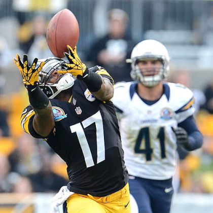 Ben Roethlisberger's pass is just out of the reach of receiver Mike Wallace.