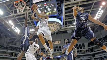 Cameron Wright gets past North Florida's Andy Diaz, right, for a shot in the first half Saturday at Petersen Events Center.