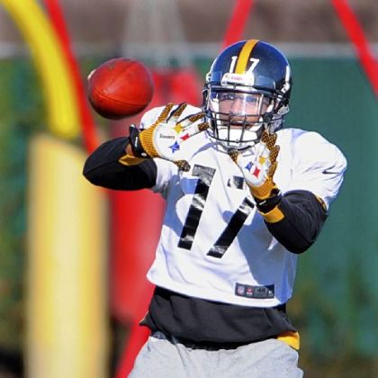 Steelers wide receiver Mike Wallace practices Wednesday at the team's South Side facility.
