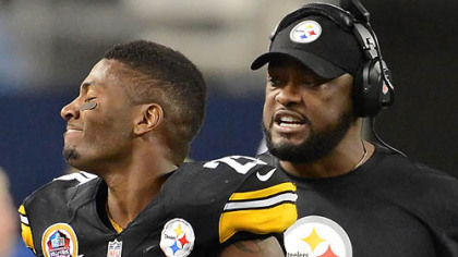 Coach Mike Tomlin expresses his opinion with pass coverage against the Cowboys in the second half.