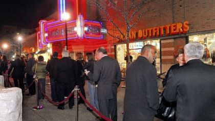 Moviegoers line up for the free screening of "Jack Reacher" at SouthSide Works Cinema, where actor Tom Cruise introduced the movie filmed in Pittsburgh.